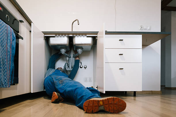 Professional Emergency Plumber technician working in Raven, VA